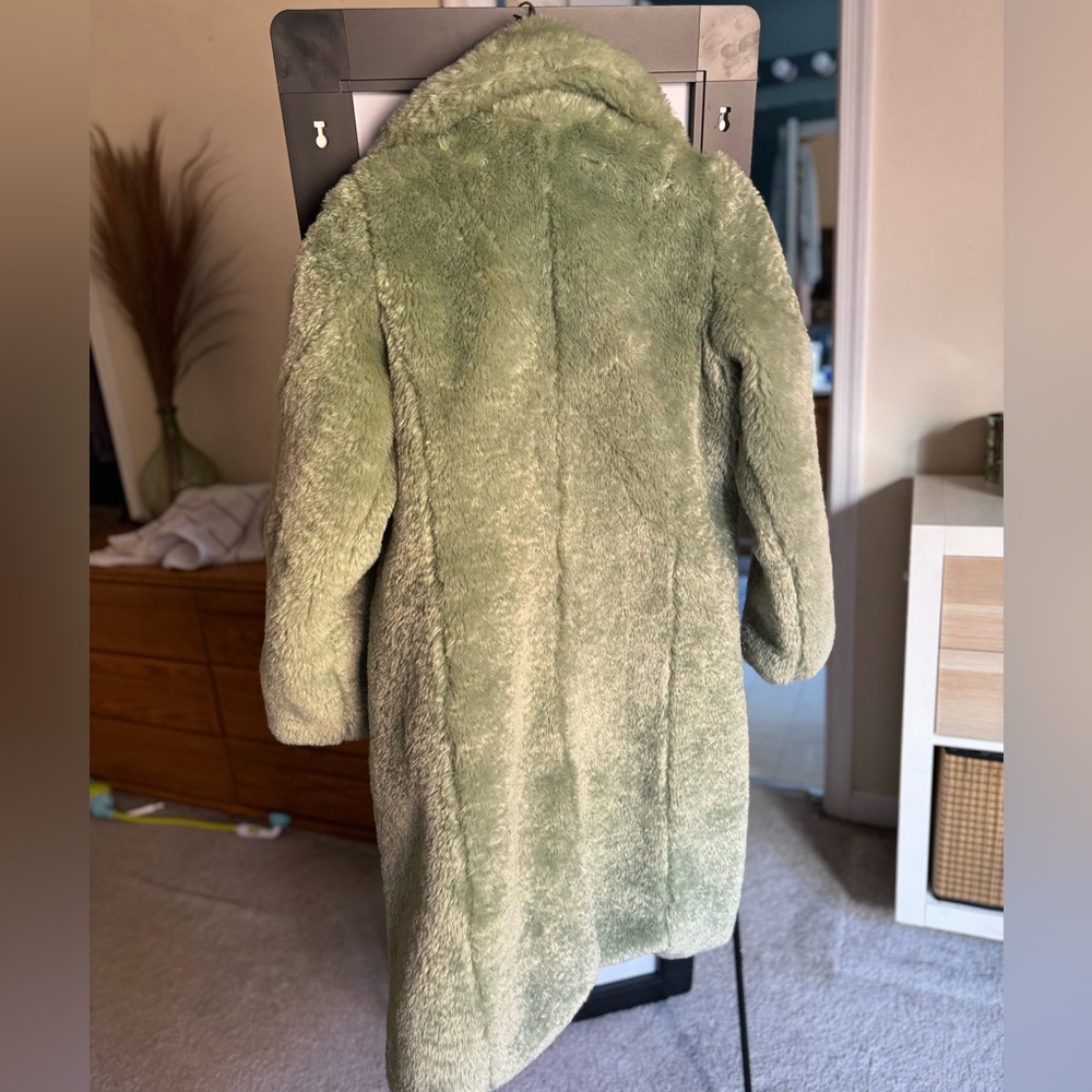 Chunky long faux fur coat in pale green - Picture 4 of 6